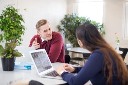 Elever der arbejder på projekt